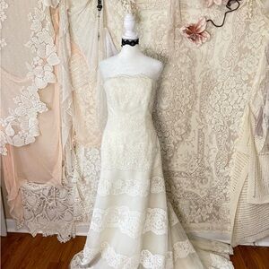 Elegant Cream Lace Wedding Dress